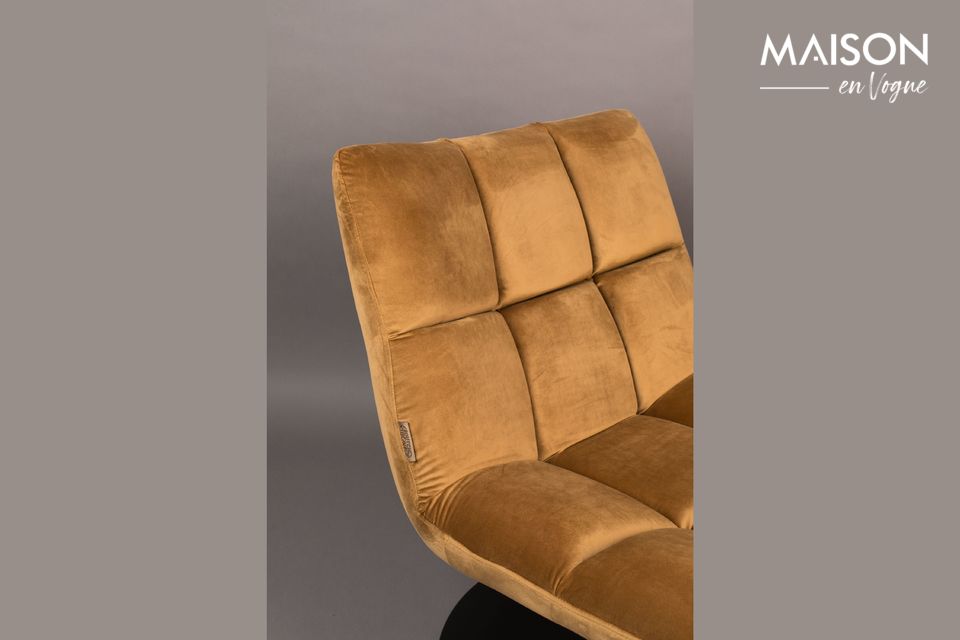 The Bar lounge chair is made of polyester velvet