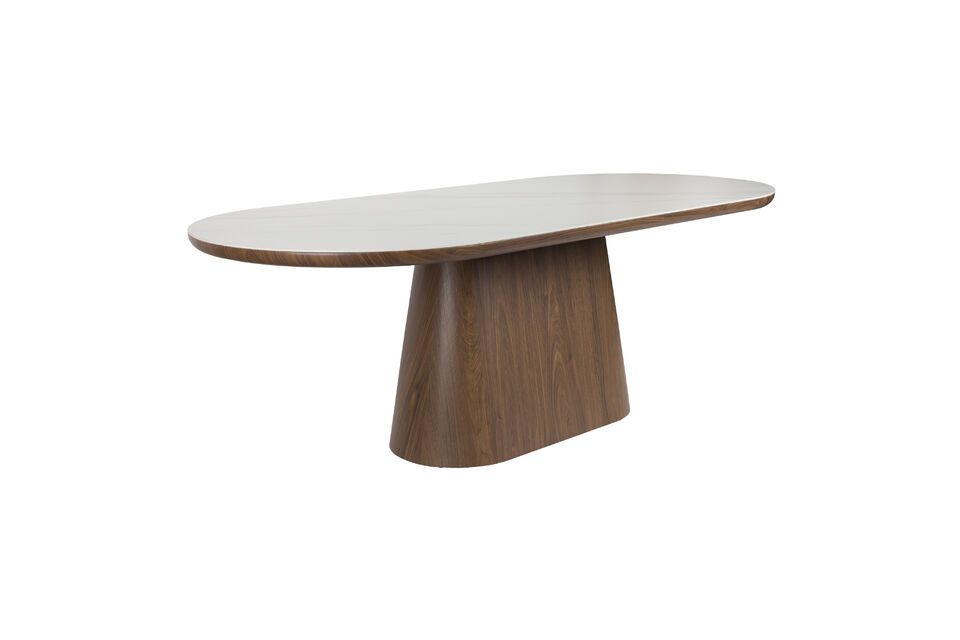 With its practical dimensions of 200 x 90 cm