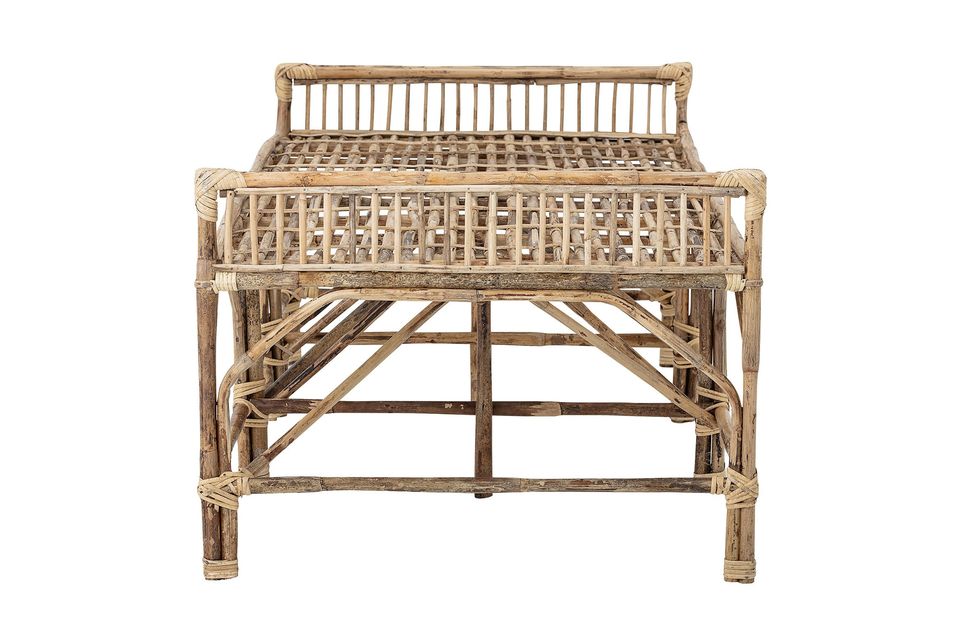 With this rattan bench