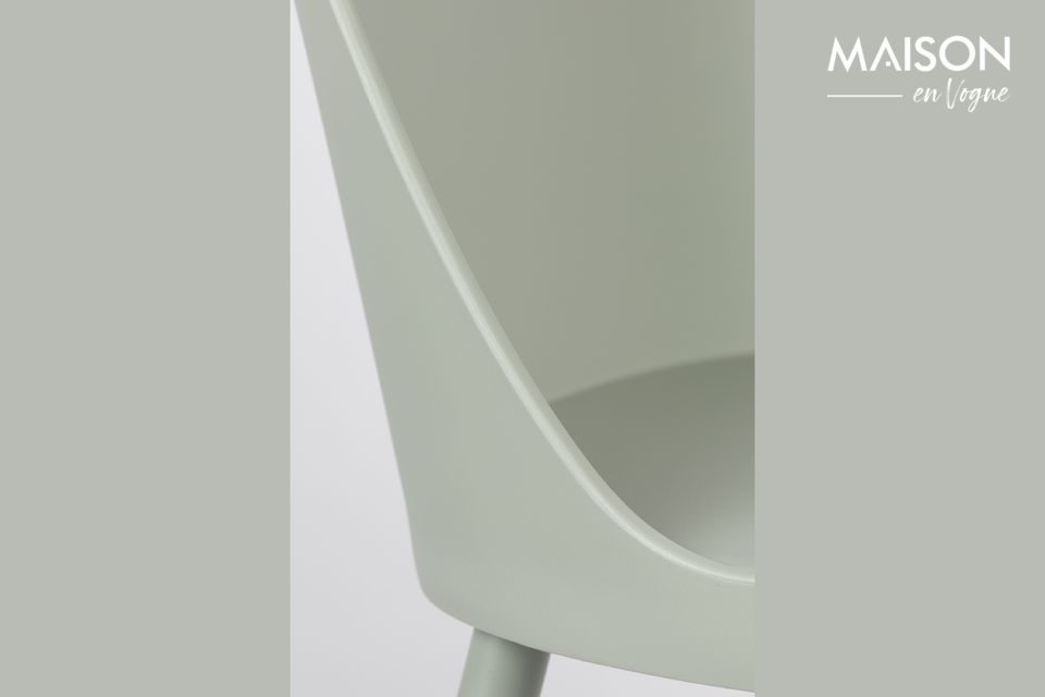Pip is a very simple chair: a seat, a polypropylene backrest, steel legs, that\'s all