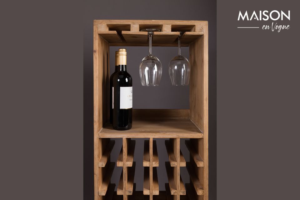 A clever and natural piece of furniture to appreciate at its true value a good tasting with friends