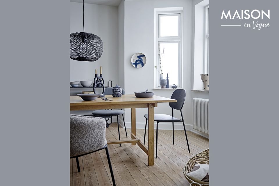 A pure Nordic style for a dining chair with Danish accents