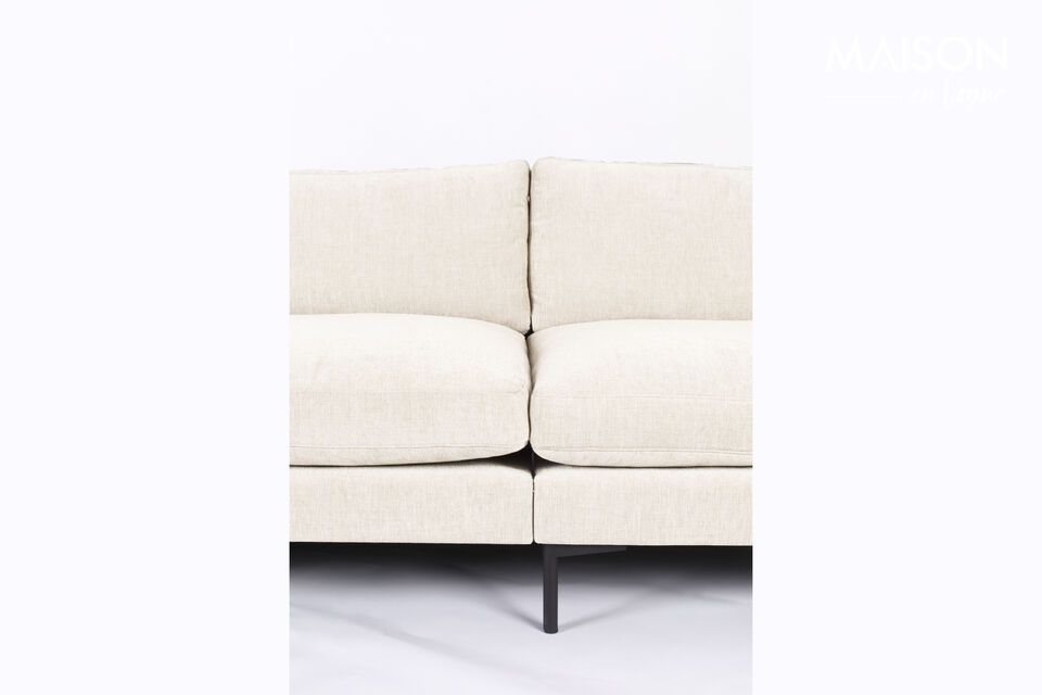 Its enveloping cushions invite you to plunge into a cocoon of comfort