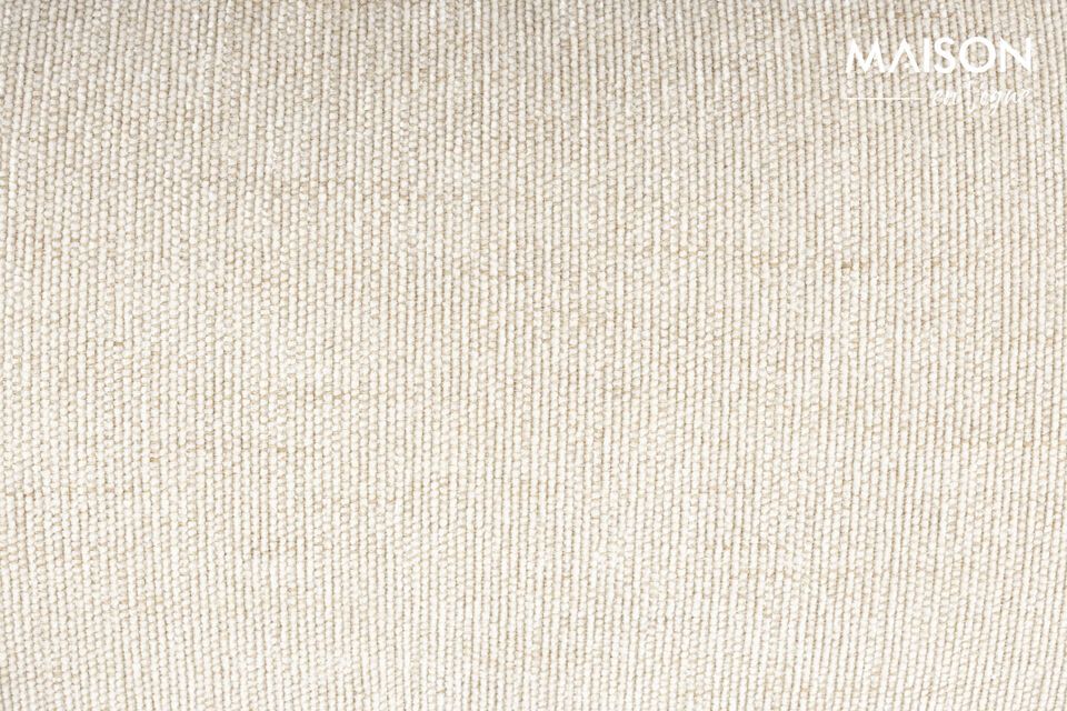 With its generous dimensions of 335 x 101 x 82 cm