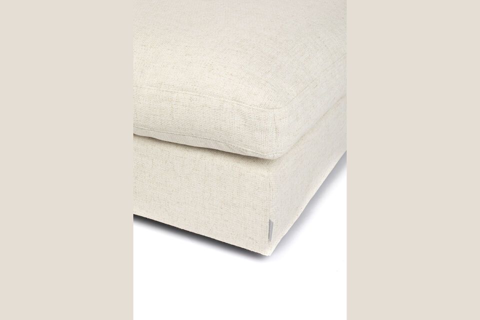 Its generous 92 cm side size makes it an ideal choice not only for resting your feet