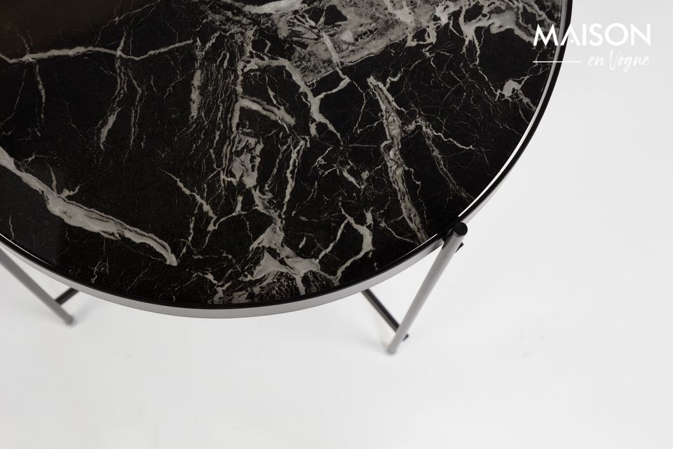 Its removable marble laminated glass top seduces by its authenticity