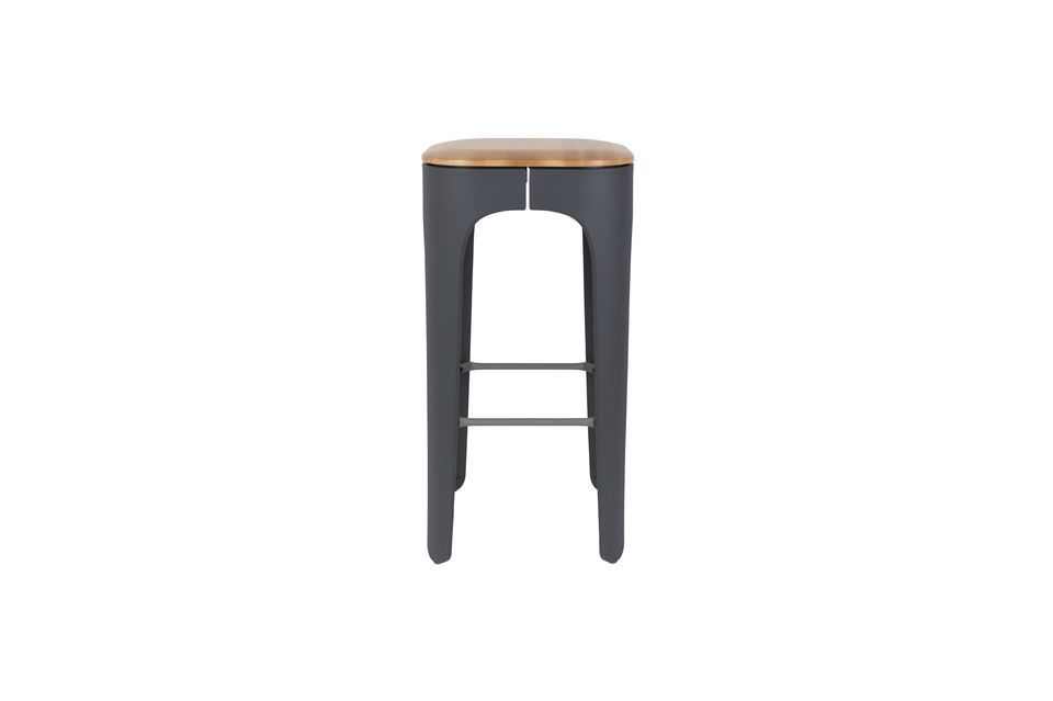 Equipped with a stable solid ash wood seat