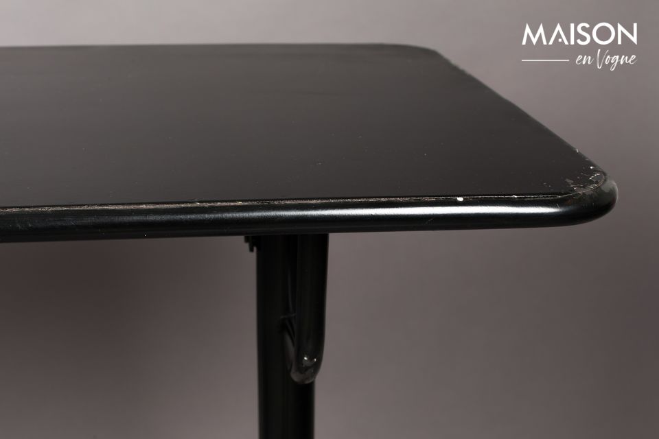 This pretty table (140 x 50 cm top and 104 cm high) is entirely made of black powder-coated iron