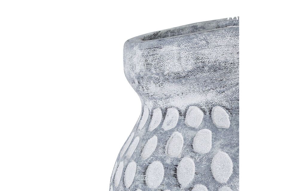 The design is Nordic and special with a dotted pattern and a stunning changing effect glaze!