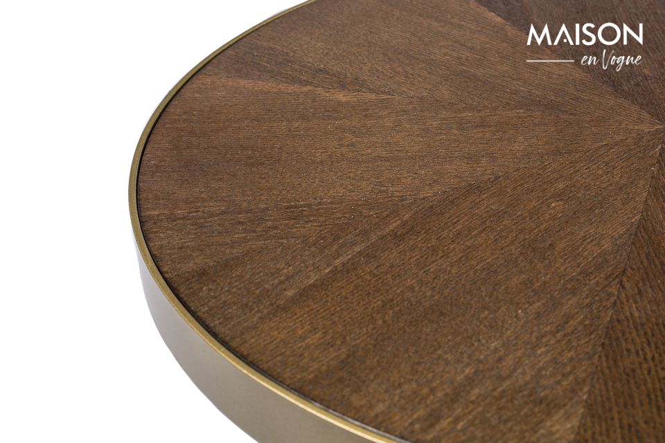 The top consists of walnut-coloured pieces that start from the centre creating an effect of grandeur