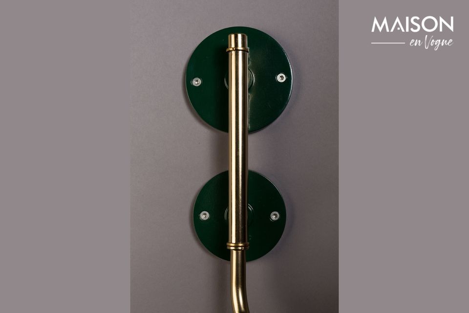 The Devi Vert Wall Lamp proposes you today to dare the 100% retro design