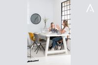Dining tables Zuiver