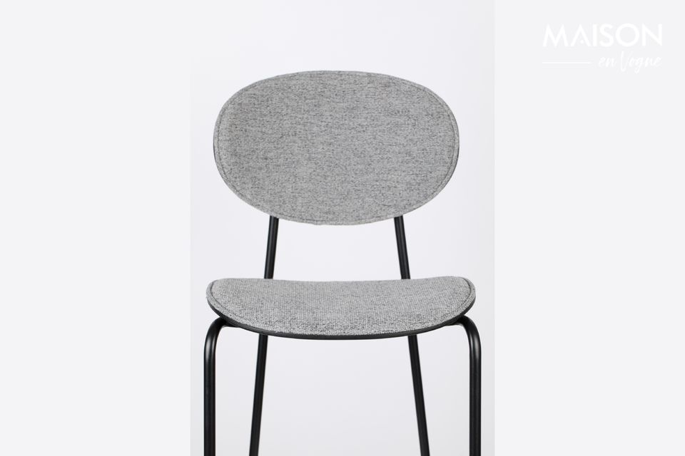 Its bold architecture takes the form of a classic four-legged chair with a separate seat and