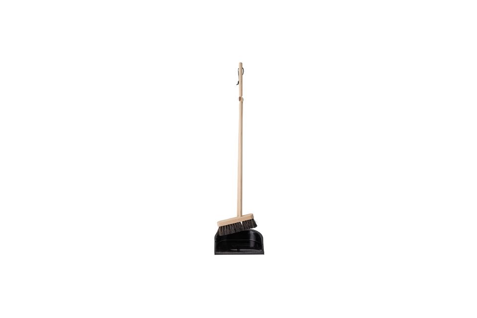 A practical broom and dustpan set that you can always keep handy in a corner of the kitchen or out