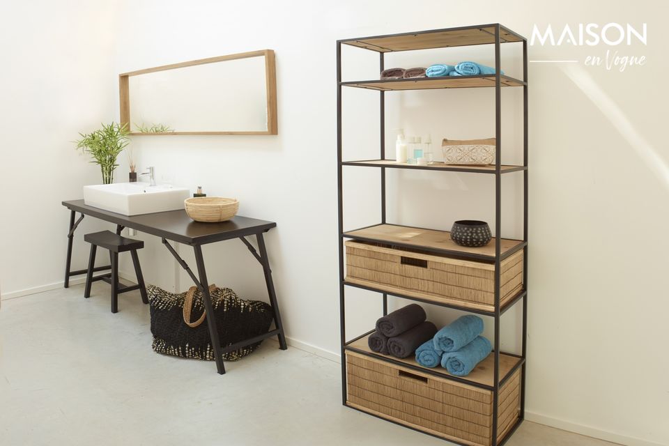 The Eszential shelf in black metal and natural wood is the essential decorative piece of furniture