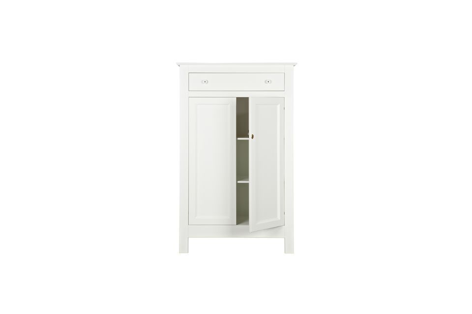 Elegant and particularly refined, this wardrobe will add a rustic touch and charm to the room