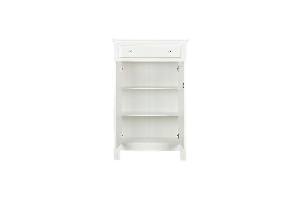 The drawer and shelves inside will facilitate the storage of clothes