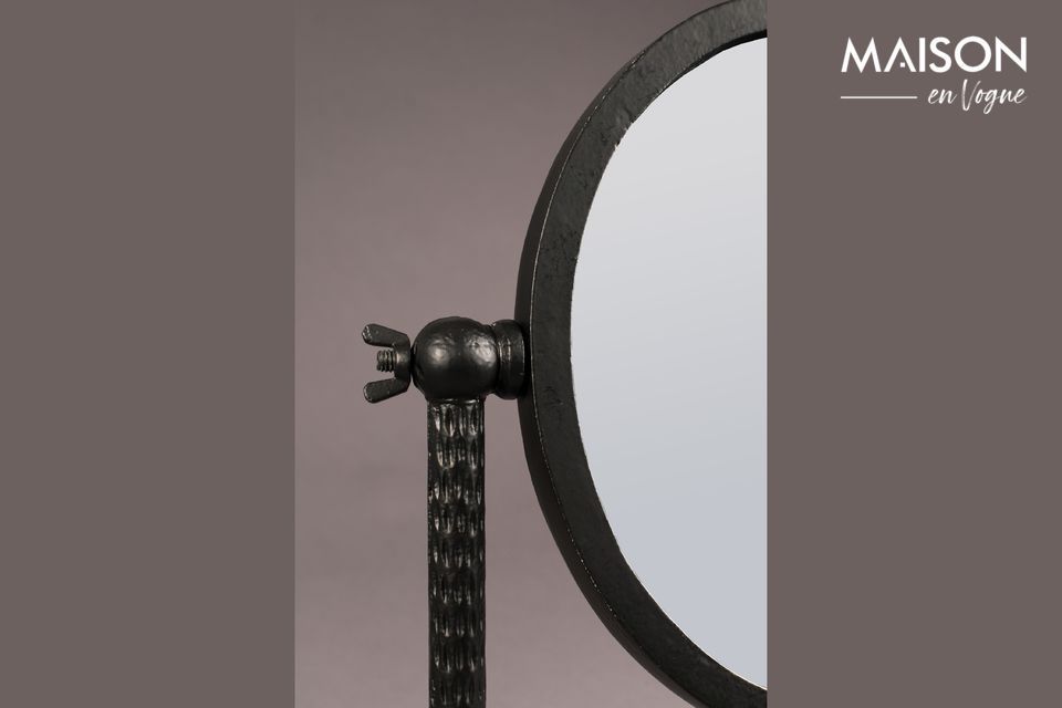 The elegance of a decorative mirror with an unusual design
