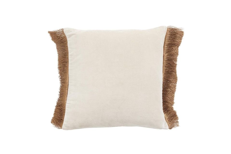 A simple but refined cushion cover
