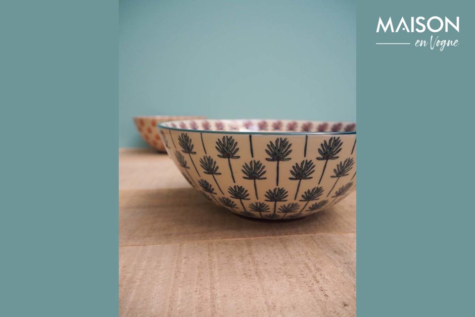 A pretty salad bowl with a timeless design