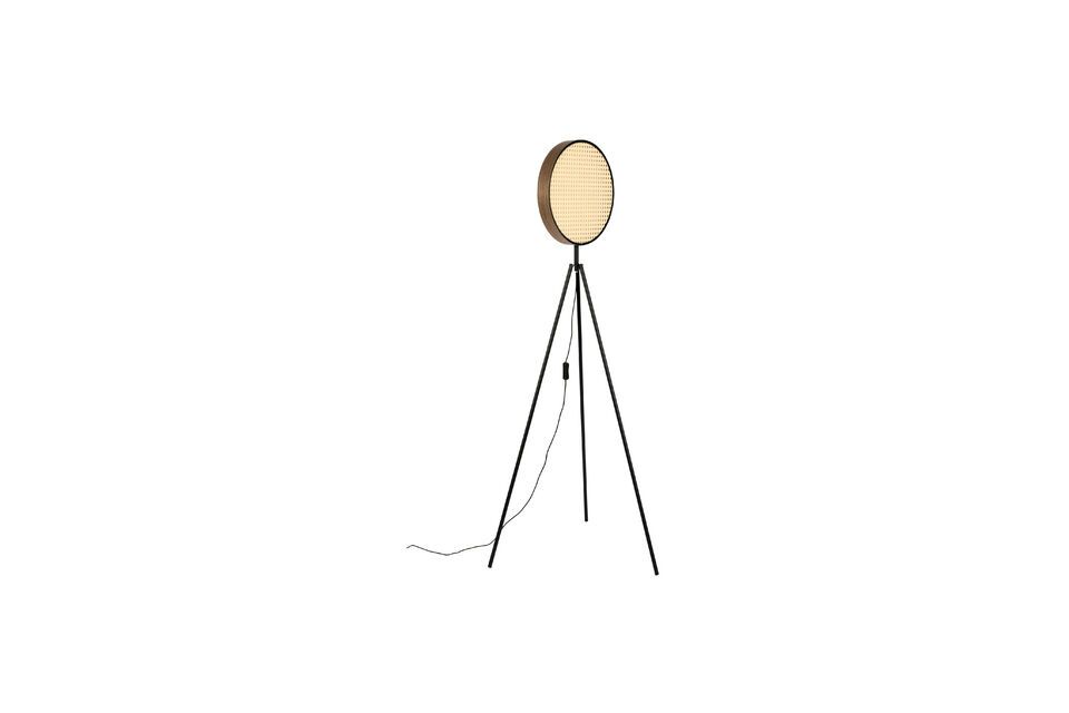 The shade is skilfully lined with a walnut veneer finish, adding a touch of luxury to the whole