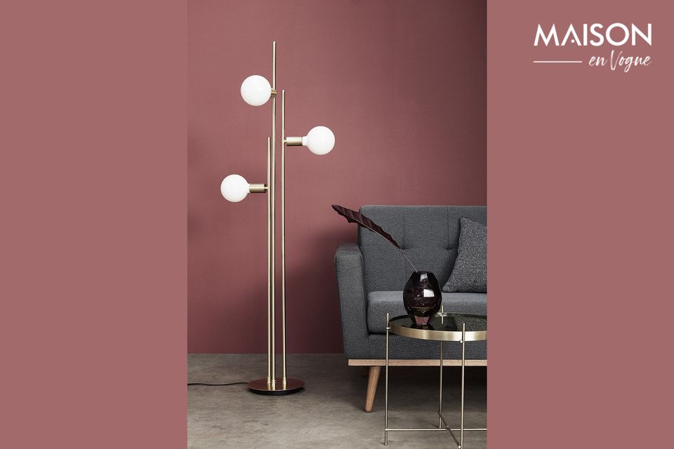 Elegant floor lamp in golden metal