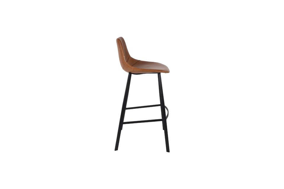 Enjoy this very comfortable model equipped with a seat with rounded lines and visible seams