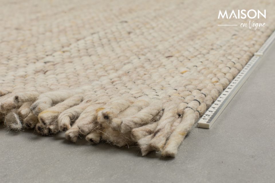 Made of 100% wool, this carpet has a soft and comfortable texture for your feet
