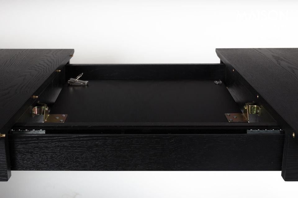 This is what Zuiver offers with the Glimps table, made of veneer and solid black ash