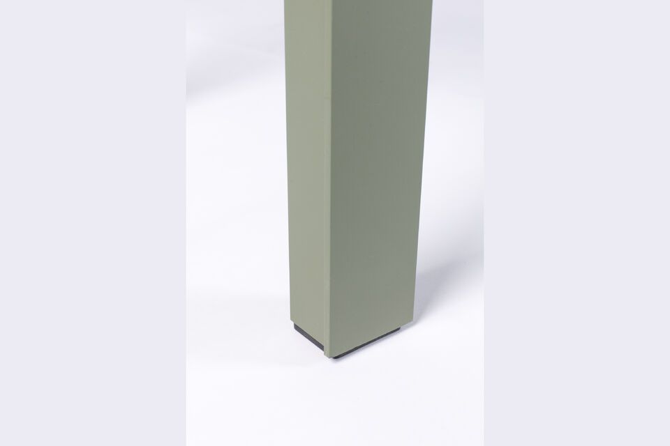 Weighing just 18 kg, it\'s easily moved to suit your changing décor needs