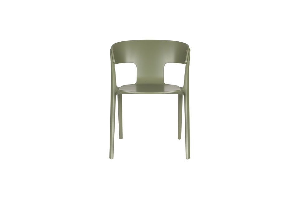 Invite outdoor charm into your everyday life with the Vert Horizon polypropylene plastic garden