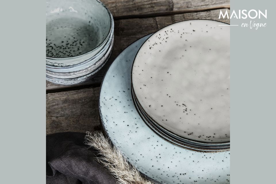 Stoneware dinner plate in gray with blue speckles