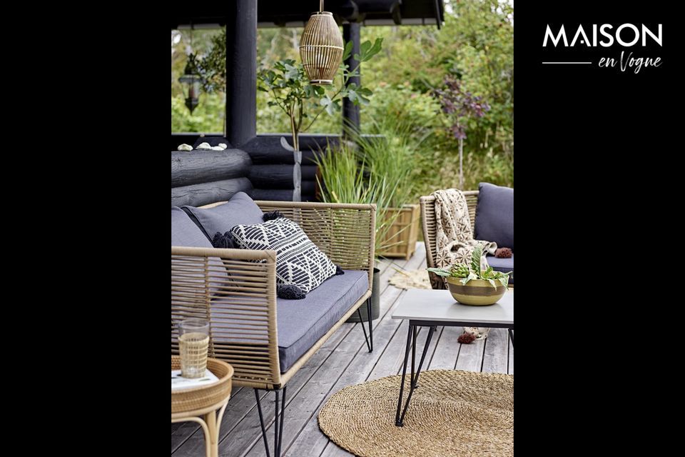 The Mundo coffee table from Bloomingville is a beautiful piece of outdoor furniture made of grey