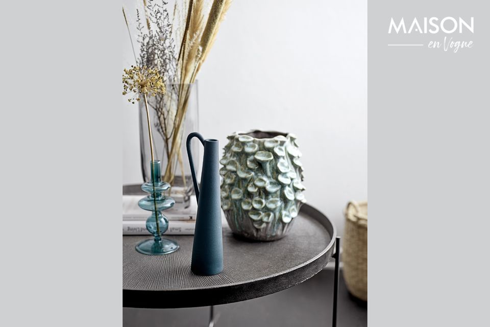 A pure Nordic style for a vase with Danish accents