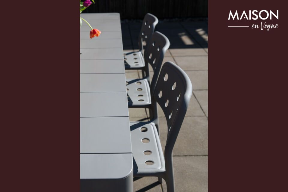 Discreet elegance for your outdoor moments.
