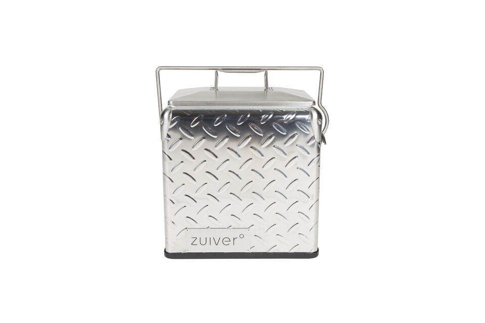 A fresh companion for convivial outdoor moments.