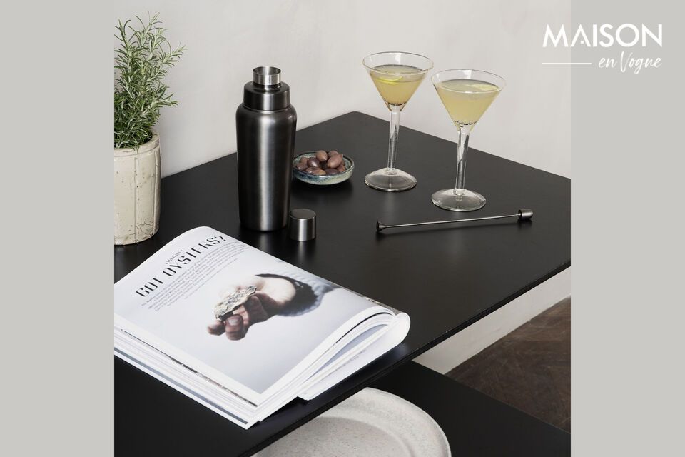 Elegance and functionality in nickel-plated bronze steel.