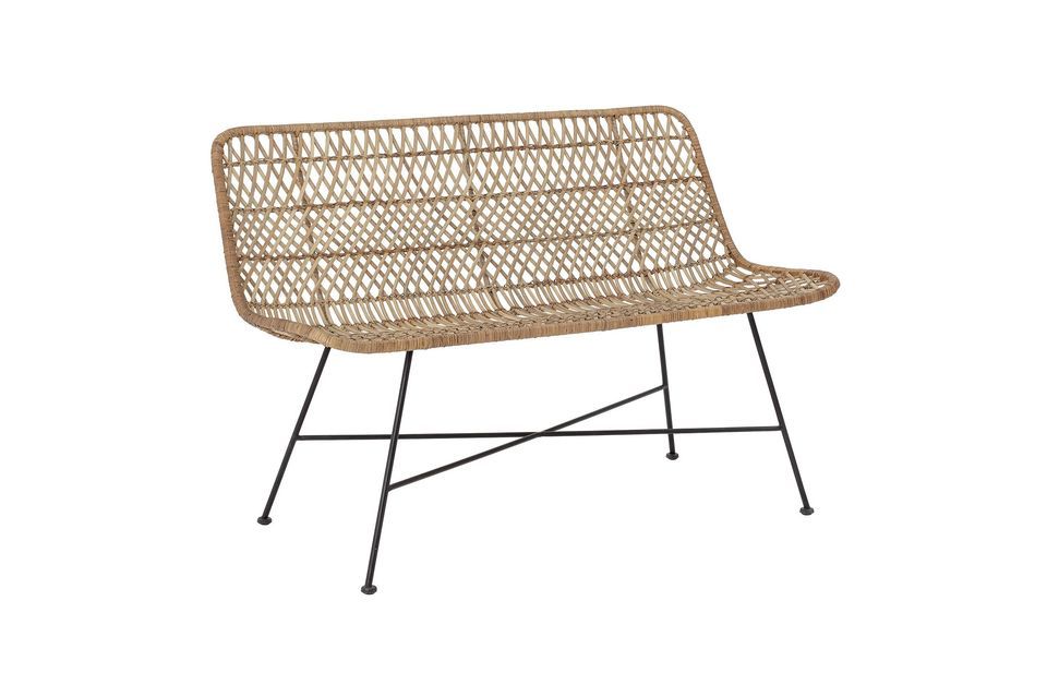 It is designed to enjoy long summer afternoons while feeling its natural and warm touch