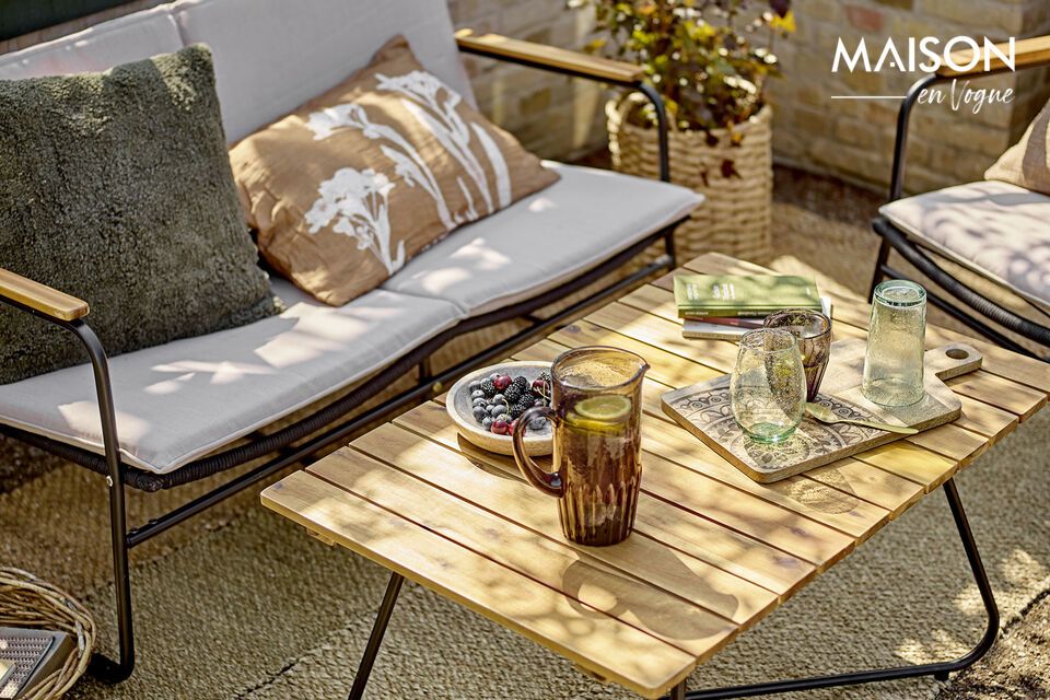 Its summery design and quality materials make it the perfect choice to sublimate your terrace or