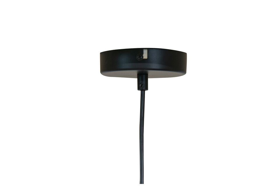 The lamp (H 27 x Ø 25 cm) has an opening of 14 cm in diameter