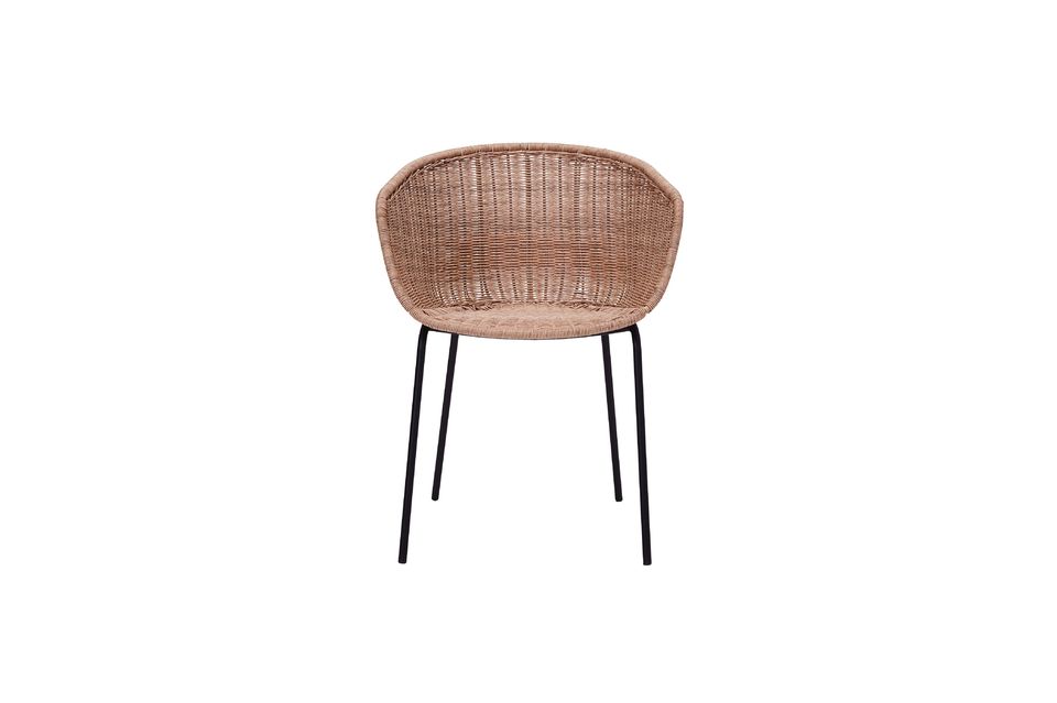 This armchair elegantly combines the retro look of its wicker seat with modern iron legs