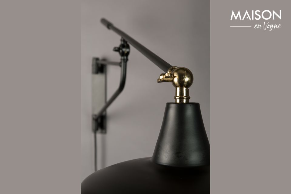 Thanks to its adjustable lampshade and swivel arm, it will adapt to any situation