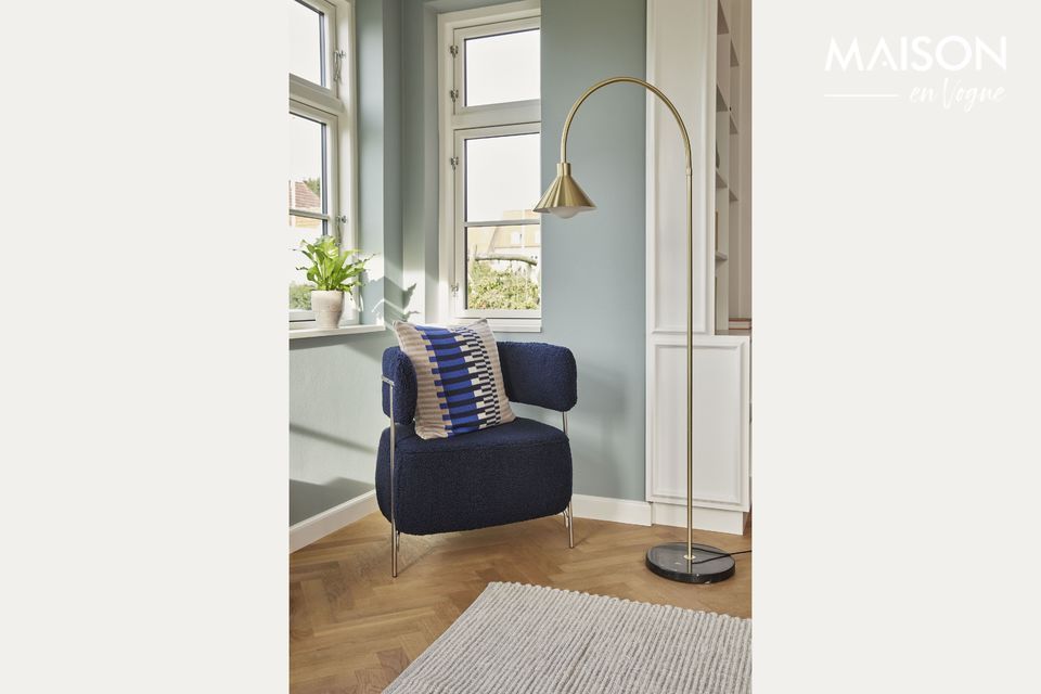 A floor lamp with a classic and pure design