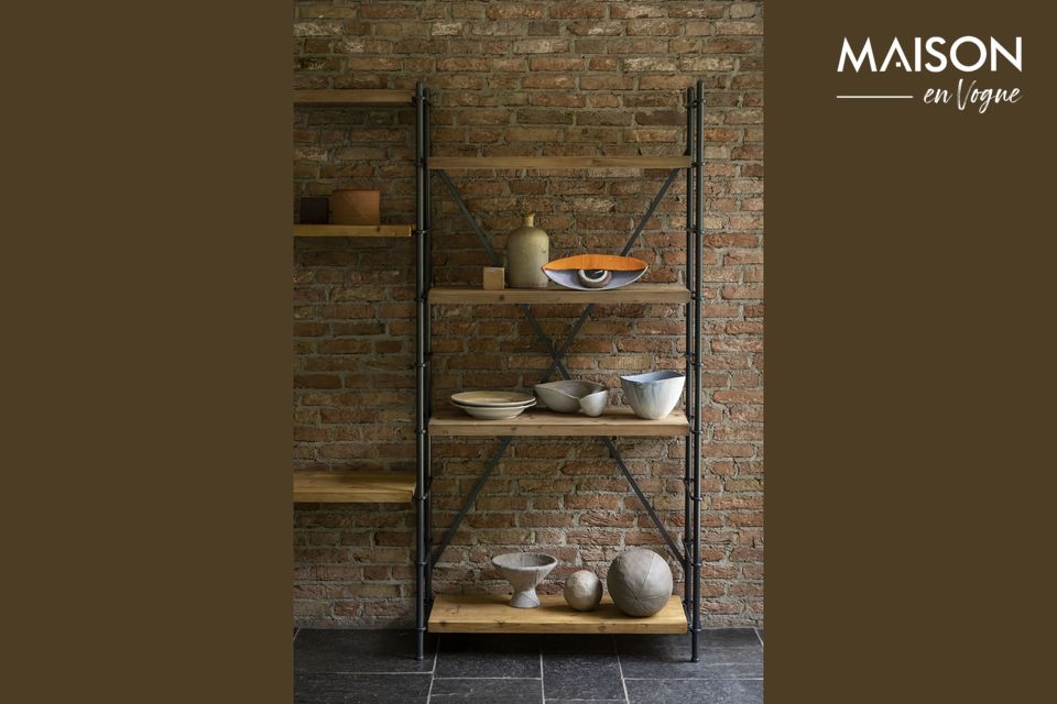 Made of metal with fir wood shelves, this iron shelf is extremely sturdy