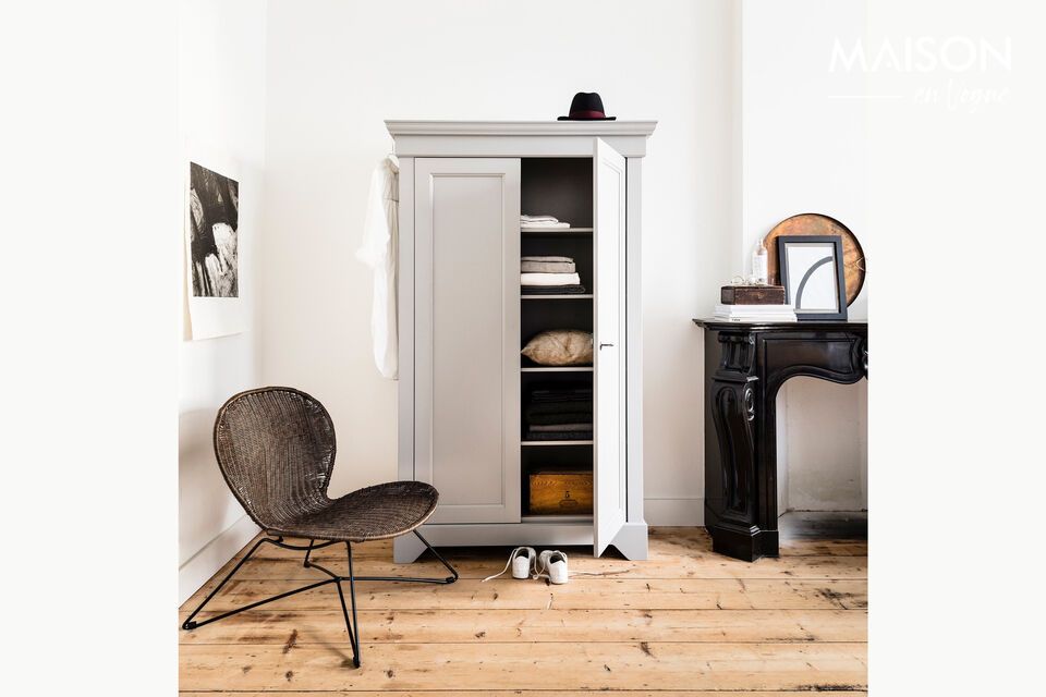 The Brocante kast Isabel from Dutch brand WOOD is a timeless and versatile piece of furniture