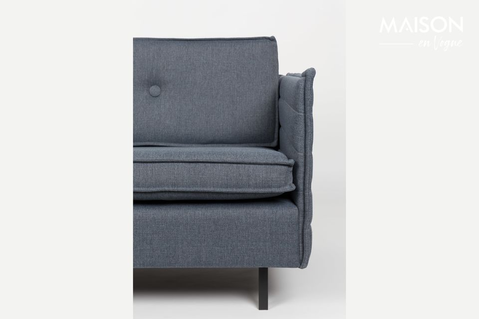 With its seat and backrest each composed of a single cushion