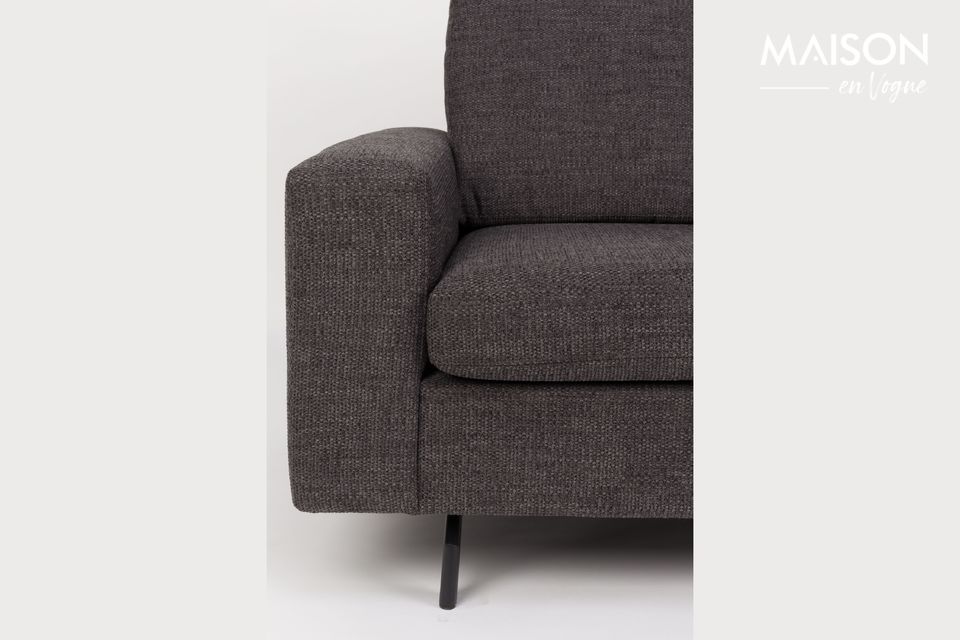 This model also has steel armrests and legs which underline its modern and refined design