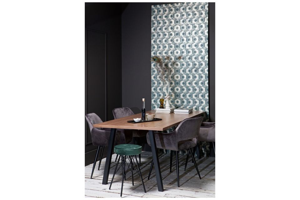 This contemporary Jelle dining chair fits any lifestyle