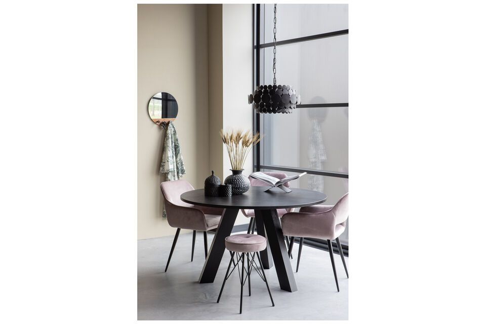 Jelle chair, pink velvet and black metal, practical and comfortable