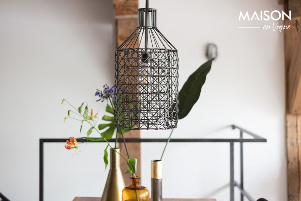 The Jim Tall light suspension offers you the best advantages of a cage lamp